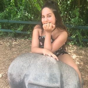 Meet your Posher, Damaris